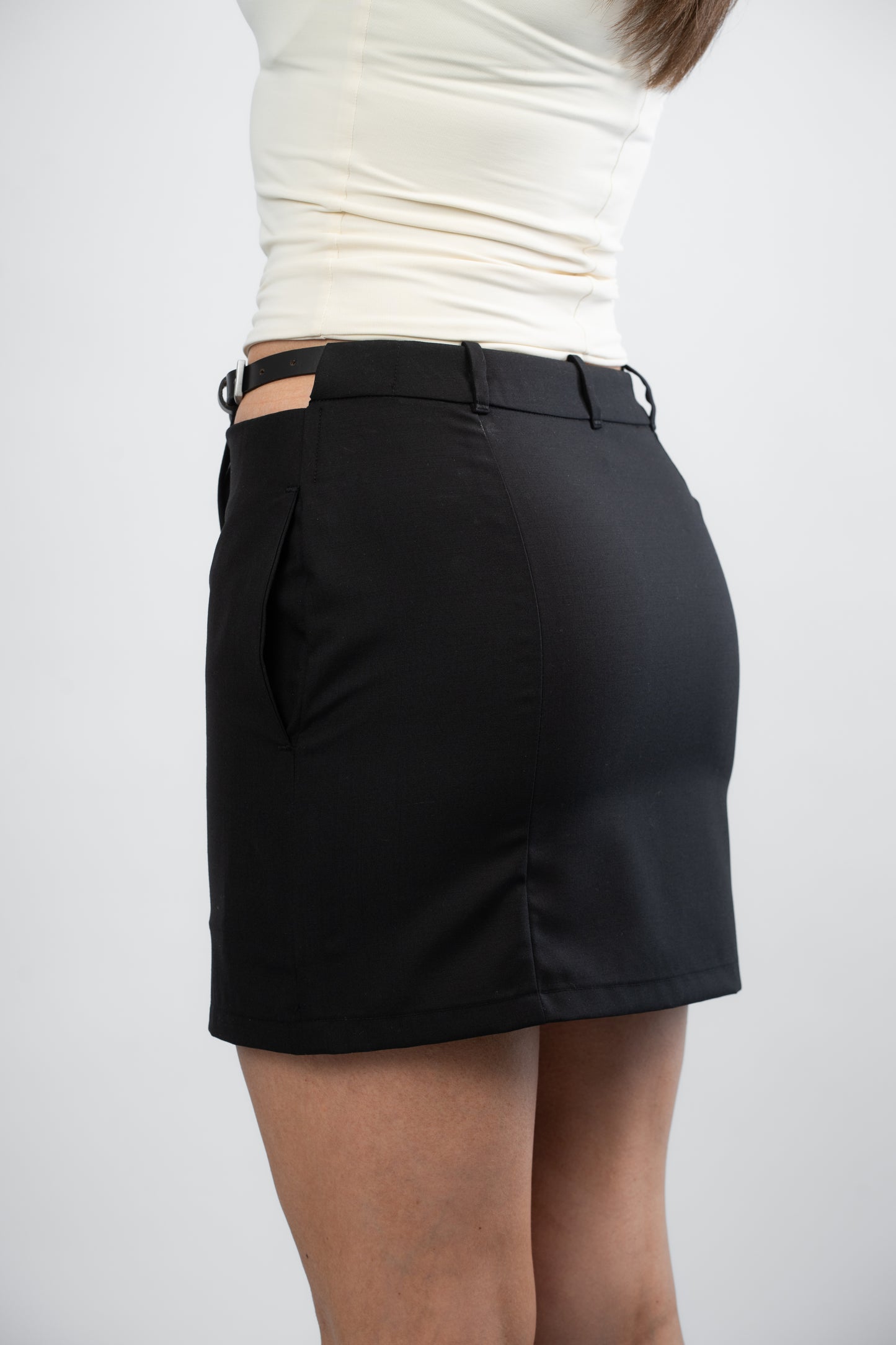 Rock mit Cut-Out-Bund & seitlich versetztem Reißverschluss