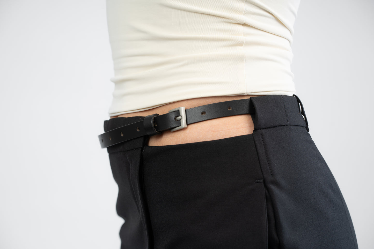 Rock mit Cut-Out-Bund & seitlich versetztem Reißverschluss