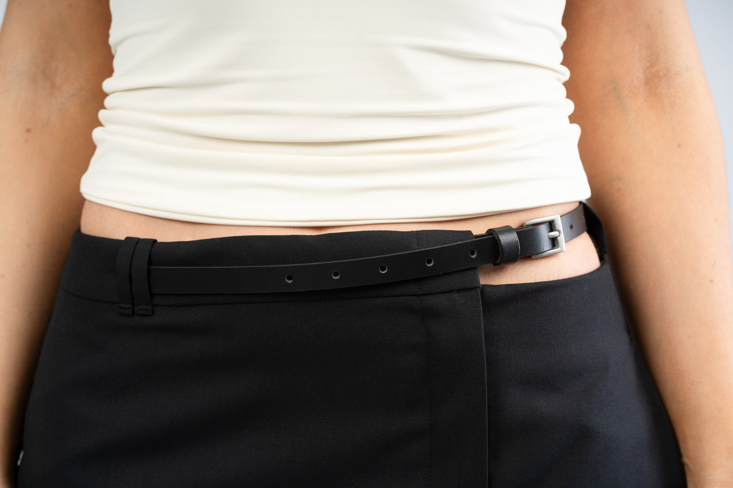 Rock mit Cut-Out-Bund & seitlich versetztem Reißverschluss