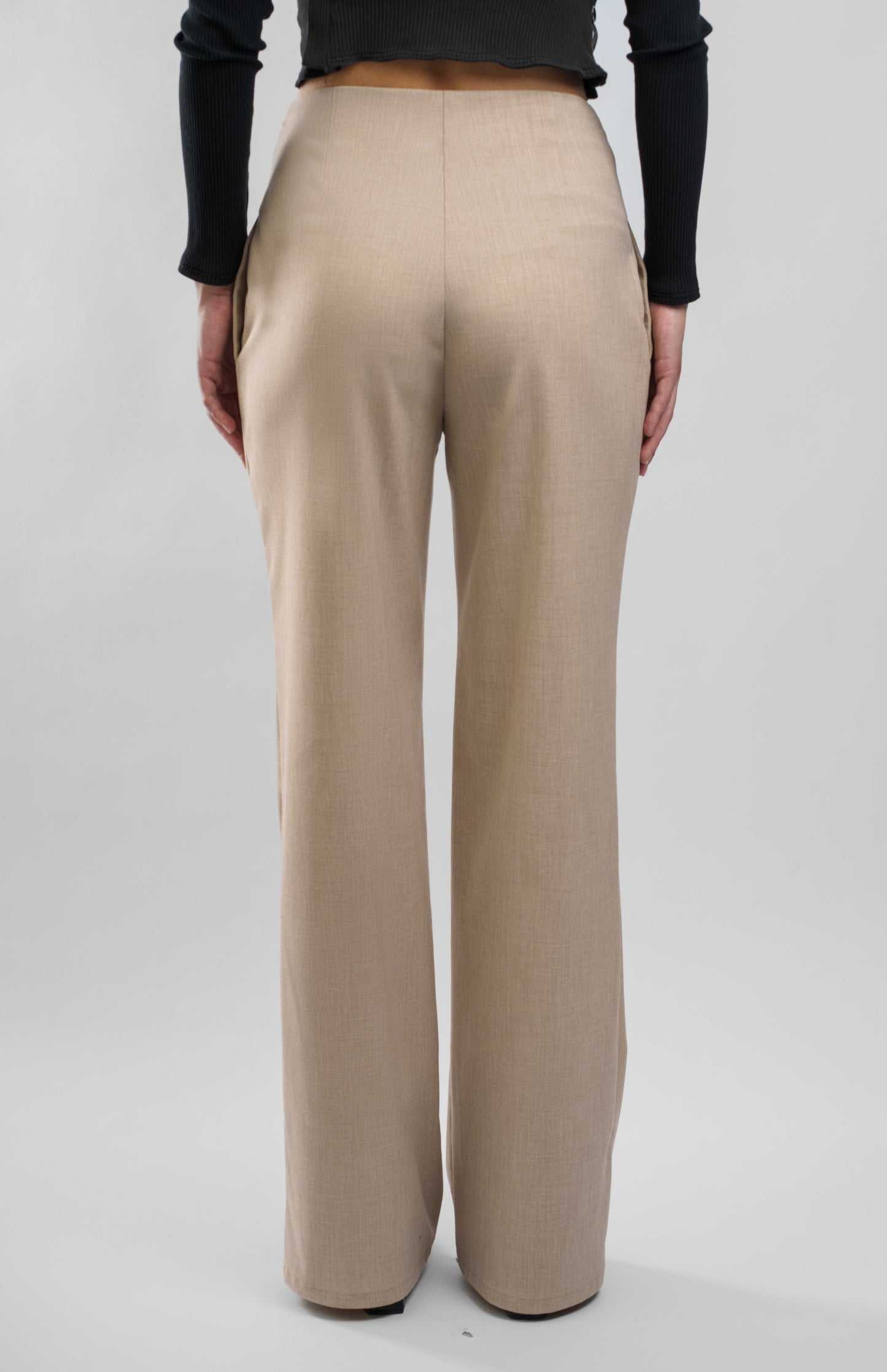 Hose mit halbem Bund & Leistentasche